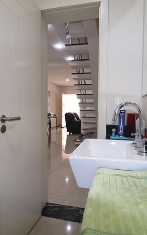 Casa à venda com 308m², 4 quartos e 4 vagasLavabo