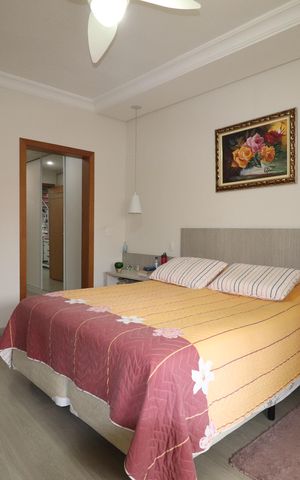 Casa à venda com 308m², 4 quartos e 4 vagasSuíte 1