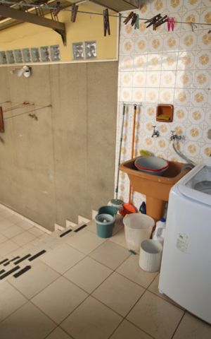 Casa à venda com 212m², 5 quartos e 2 vagasÁrea de Serviço