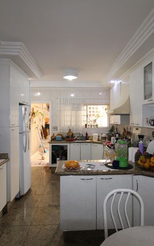 Casa à venda com 212m², 5 quartos e 2 vagasCozinha