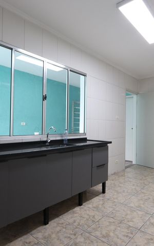 Casa à venda com 200m², 2 quartos e 2 vagasCozinha