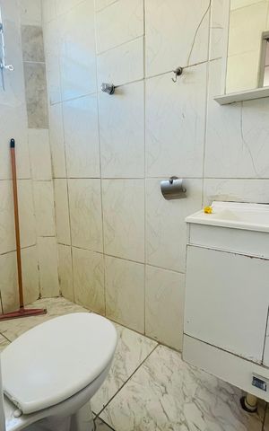 Casa à venda com 260m², 1 quarto e sem vaga Casa à venda com 260m², 1 quarto e sem vagaBanheiro 1
