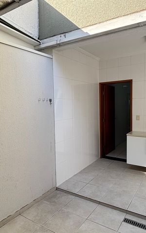 Casa à venda com 134m², 3 quartos e 2 vagas Casa à venda com 134m², 3 quartos e 2 vagasÁrea de Serviço