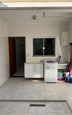 Casa à venda com 134m², 3 quartos e 2 vagas Casa à venda com 134m², 3 quartos e 2 vagasÁrea de Serviço