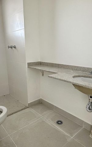 Apartamento à venda com 125m², 3 quartos e 2 vagas Apartamento à venda com 125m², 3 quartos e 2 vagasBanheiro da suíte 2