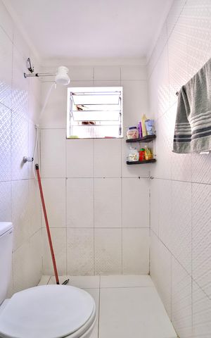 Casa à venda com 110m², 3 quartos e sem vaga Casa à venda com 110m², 3 quartos e sem vagaBanheiro