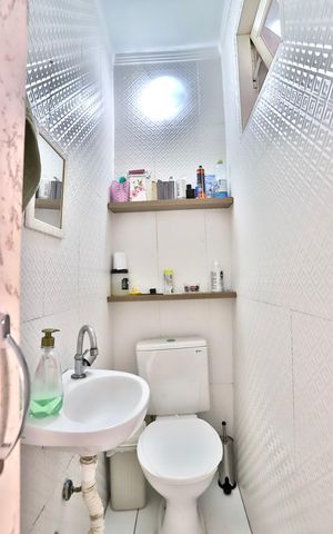 Casa à venda com 110m², 3 quartos e sem vaga Casa à venda com 110m², 3 quartos e sem vagaLavabo