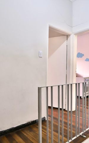 Casa à venda com 110m², 3 quartos e sem vaga Casa à venda com 110m², 3 quartos e sem vagaHall