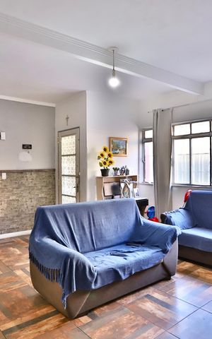 Casa à venda com 110m², 3 quartos e sem vaga Casa à venda com 110m², 3 quartos e sem vagaSala