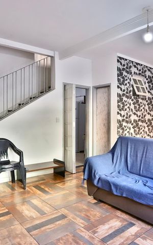 Casa à venda com 110m², 3 quartos e sem vaga Casa à venda com 110m², 3 quartos e sem vagaSala
