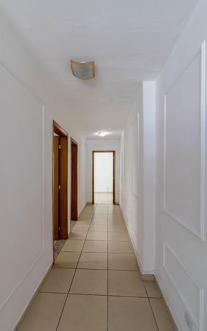 Casa à venda com 299m², 3 quartos e 2 vagasCorredor