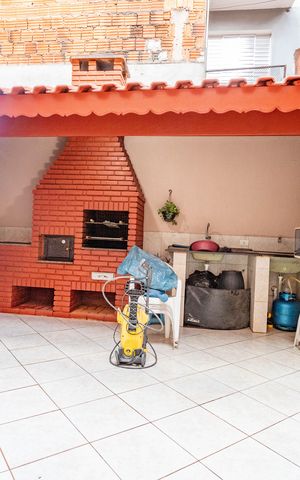 Casa à venda com 245m², 3 quartos e 2 vagas Casa à venda com 245m², 3 quartos e 2 vagasChurrasqueira