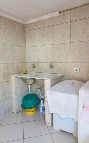 Casa à venda com 245m², 3 quartos e 2 vagas Casa à venda com 245m², 3 quartos e 2 vagasÁrea de serviço