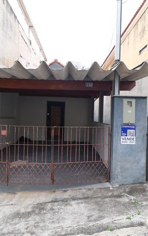 Casa à venda com 120m², 2 quartos e 1 vaga Casa à venda com 120m², 2 quartos e 1 vagaFachada