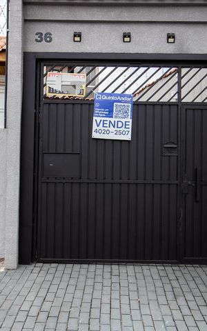 Casa à venda com 250m², 3 quartos e 4 vagas Casa à venda com 250m², 3 quartos e 4 vagasFachada