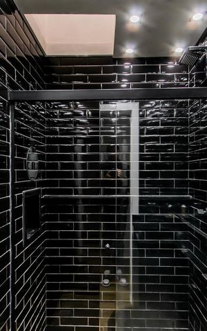 Casa à venda com 250m², 3 quartos e 4 vagas Casa à venda com 250m², 3 quartos e 4 vagasBanheiro Social