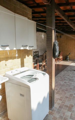 Casa à venda com 219m², 4 quartos e 2 vagasÁrea de Serviço