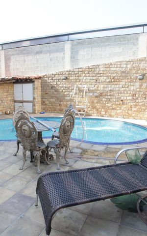 Casa à venda com 219m², 4 quartos e 2 vagasPiscina