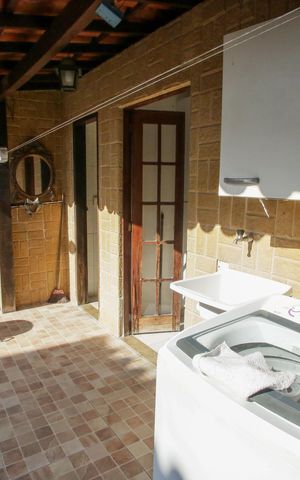 Casa à venda com 219m², 4 quartos e 2 vagasÁrea de Serviço