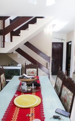 Casa à venda com 219m², 4 quartos e 2 vagasSala