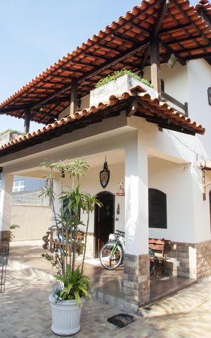 Casa à venda com 219m², 4 quartos e 2 vagasFachada