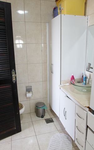 Casa à venda com 219m², 4 quartos e 2 vagasSuíte 3