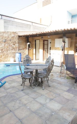 Casa à venda com 219m², 4 quartos e 2 vagasPiscina