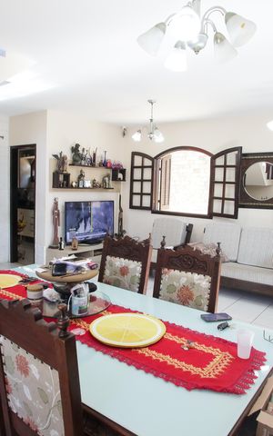 Casa à venda com 219m², 4 quartos e 2 vagasSala