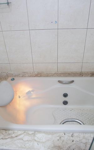 Casa à venda com 219m², 4 quartos e 2 vagasBanheiro da Suíte 2