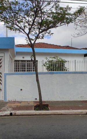 Casa à venda com 160m², 2 quartos e 1 vaga Casa à venda com 160m², 2 quartos e 1 vagaFachada