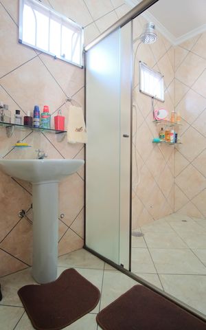 Casa à venda com 100m², 2 quartos e sem vagaBanheiro da Suíte