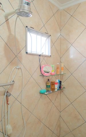 Casa à venda com 100m², 2 quartos e sem vagaBanheiro da Suíte