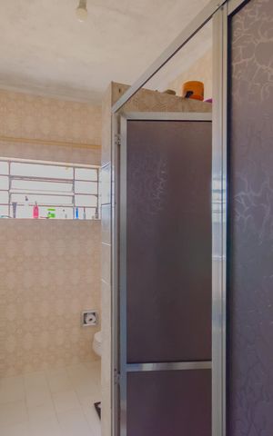 Casa à venda com 177m², 2 quartos e 1 vagaBanheiro Social