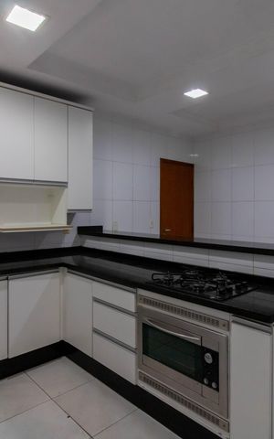 Casa à venda com 299m², 3 quartos e 4 vagas Casa à venda com 299m², 3 quartos e 4 vagasCozinha