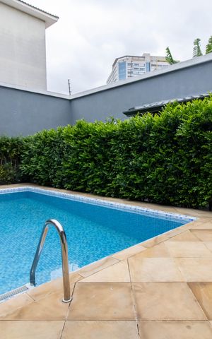 Casa à venda com 299m², 3 quartos e 4 vagas Casa à venda com 299m², 3 quartos e 4 vagasPiscina
