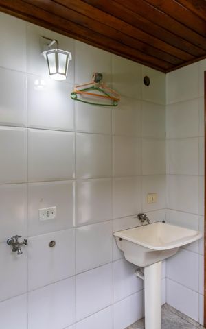 Casa à venda com 299m², 3 quartos e 4 vagas Casa à venda com 299m², 3 quartos e 4 vagasArea de Serviço