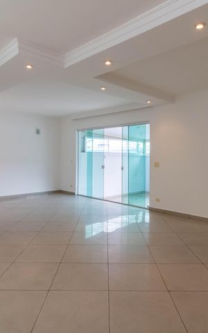 Casa à venda com 299m², 3 quartos e 4 vagas Casa à venda com 299m², 3 quartos e 4 vagasSala
