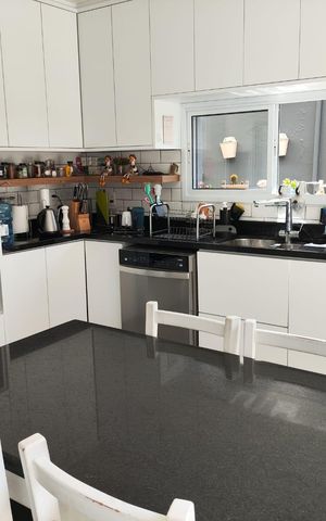 Casa à venda com 141m², 3 quartos e 2 vagasCozinha