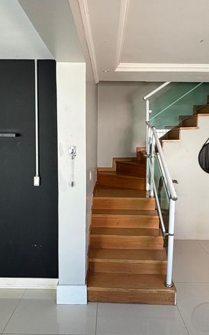 Casa à venda com 300m², 4 quartos e 5 vagasSala