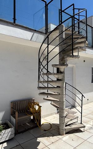 Casa à venda com 300m², 4 quartos e 5 vagasVaranda