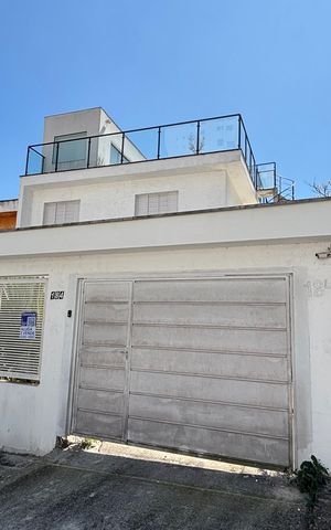 Casa à venda com 300m², 4 quartos e 5 vagasFachada