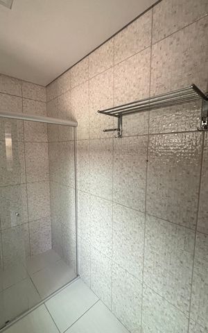 Casa à venda com 300m², 4 quartos e 5 vagasBanheiro da Suíte 1