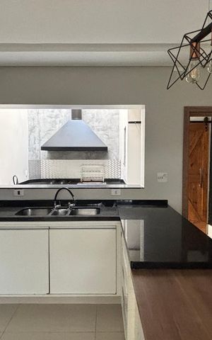 Casa à venda com 300m², 4 quartos e 5 vagasCozinha