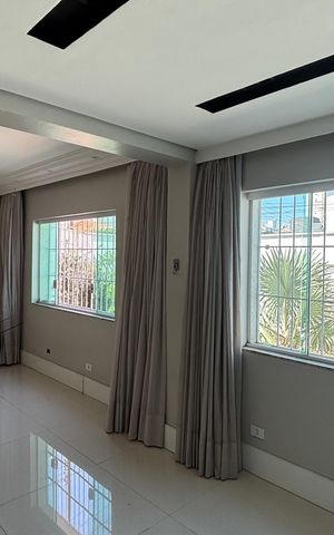 Casa à venda com 300m², 4 quartos e 5 vagasSala