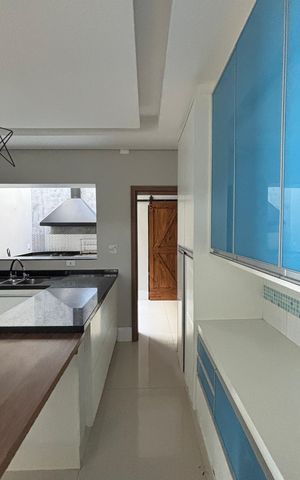 Casa à venda com 300m², 4 quartos e 5 vagasCozinha