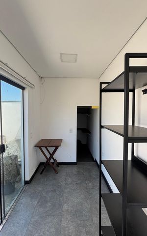 Casa à venda com 300m², 4 quartos e 5 vagasEscritório