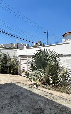 Casa à venda com 300m², 4 quartos e 5 vagasGaragem - Quintal