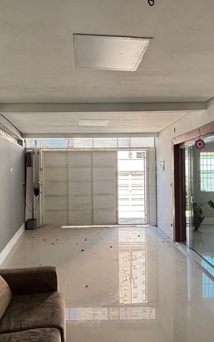 Casa à venda com 300m², 4 quartos e 5 vagasGaragem
