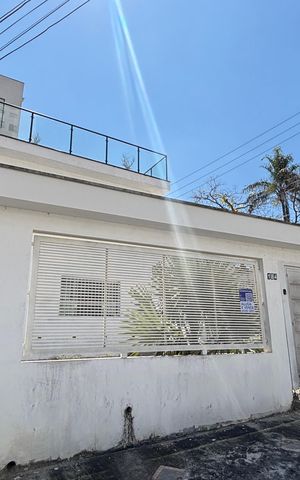 Casa à venda com 300m², 4 quartos e 5 vagasFachada