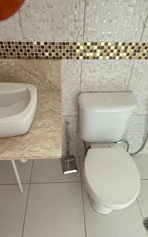 Casa à venda com 300m², 4 quartos e 5 vagasBanheiro da Suíte 1